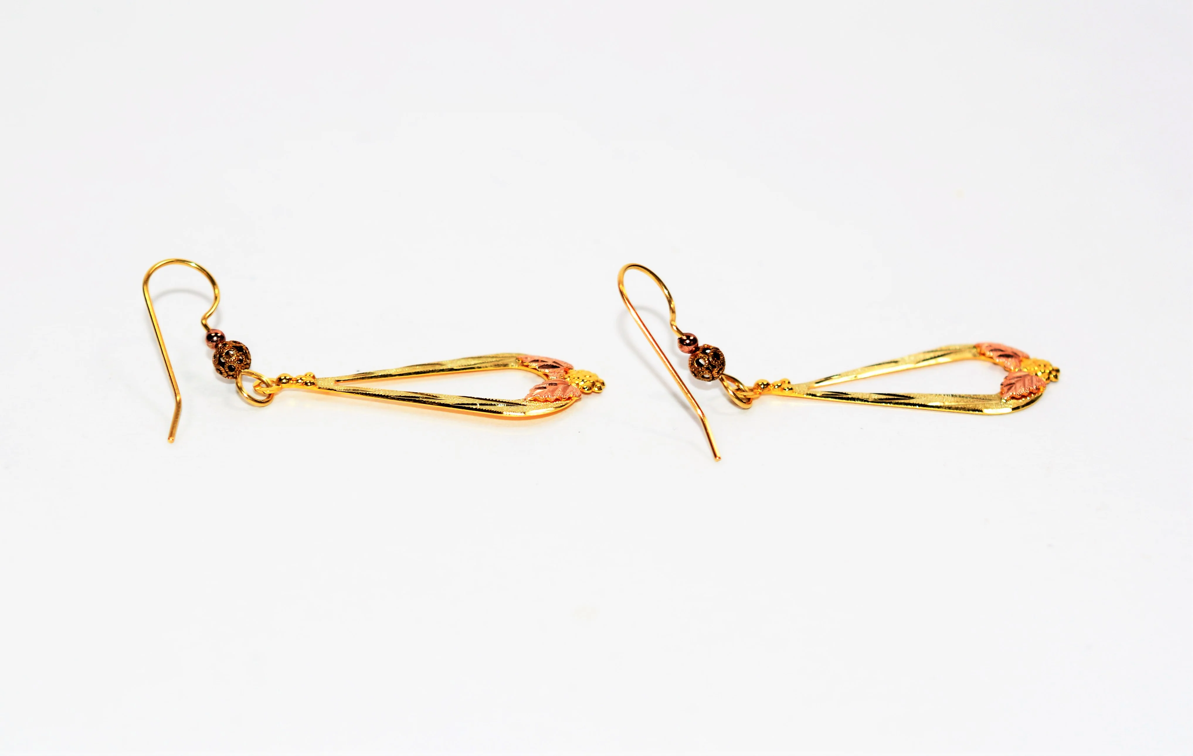Black Hills Gold Earrings 10K Solid Gold Leaf Earrings Tri-Color Earrings South Dakota Earrings American Earrings Vintage Earrings Estate - Image 3