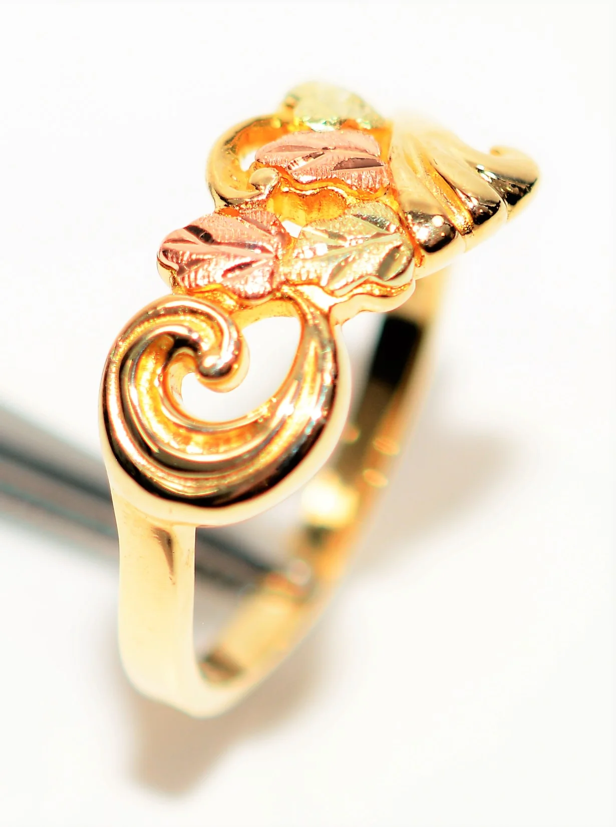 Black Hills Gold Ring 10K Solid Gold Band Leaf Ring Ladies Ring Stackable Ring Vine Ring Nature Ring Boho Ring Women's Ring USA Fine Jewelry - Image 4